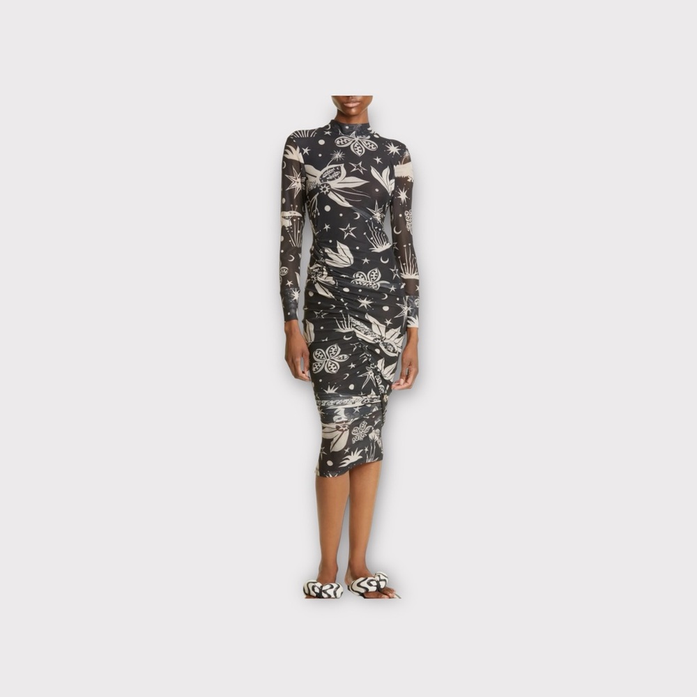 Cerrado Sky Long Sleeve Body-Con
Dress
FARM Rio